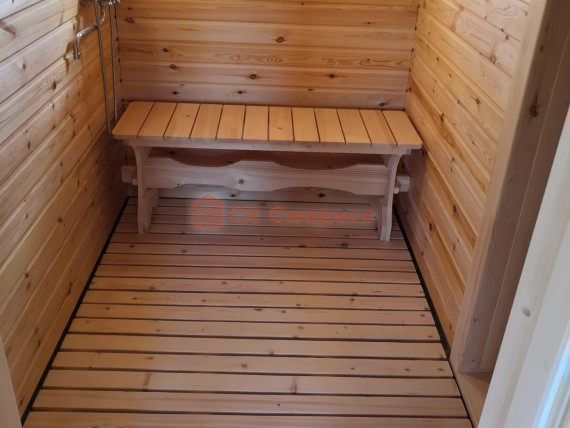 Пластиковый поддон в помывочной